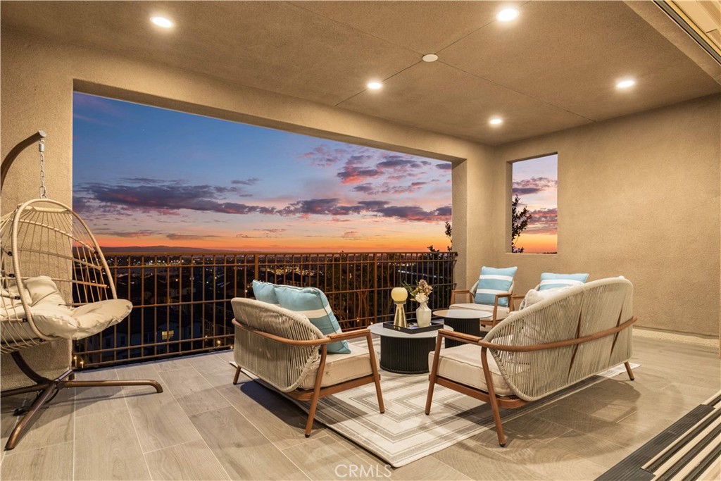 5512 Heritage Oak Drive
