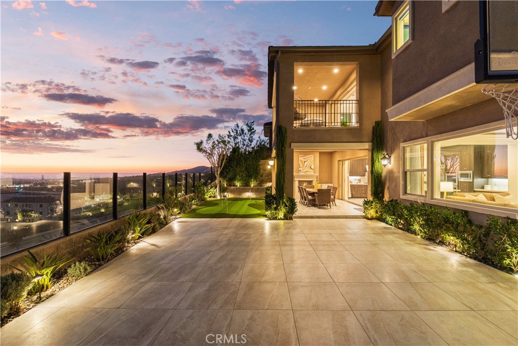 5512 Heritage Oak Drive