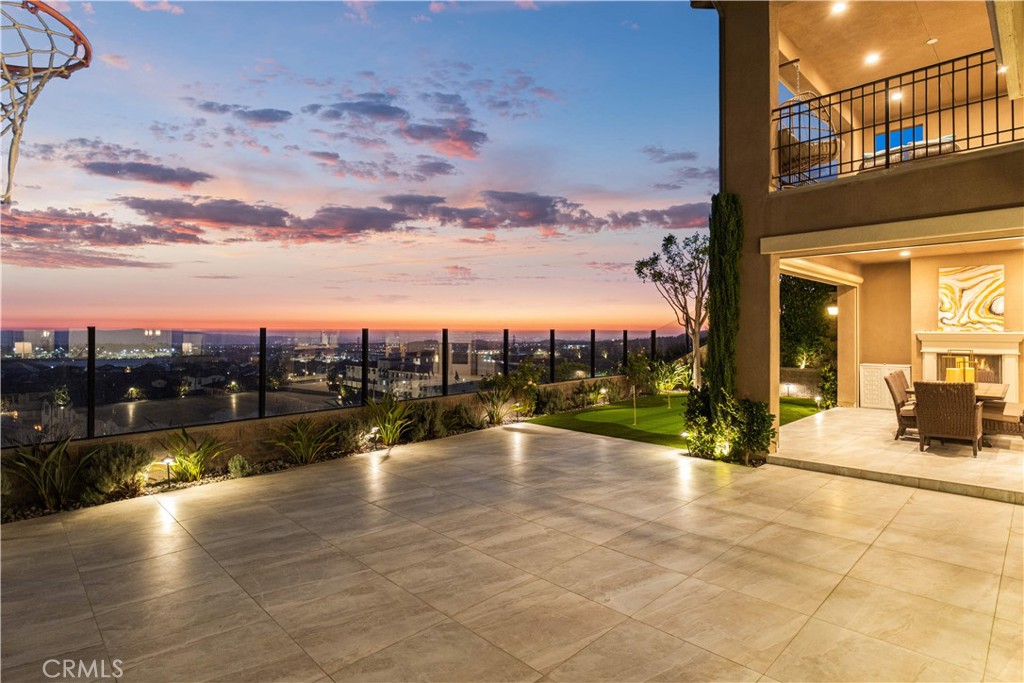 5512 Heritage Oak Drive