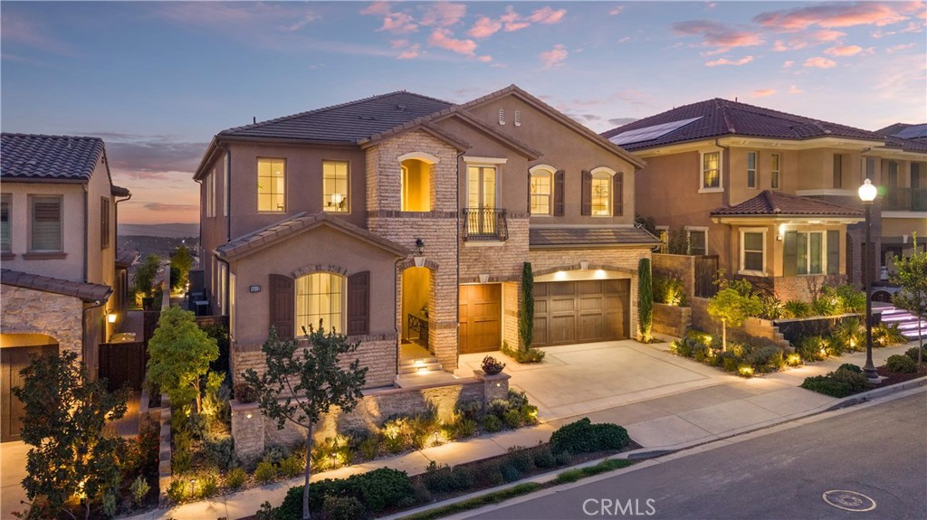 5512 Heritage Oak Drive