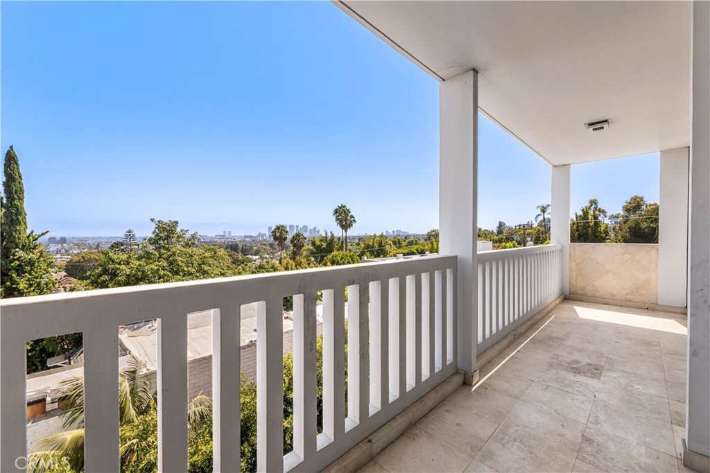 999 N Doheny 310