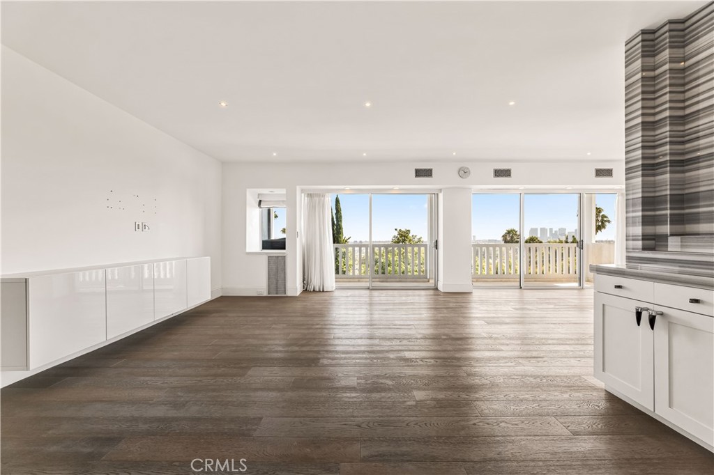 999 N Doheny 310