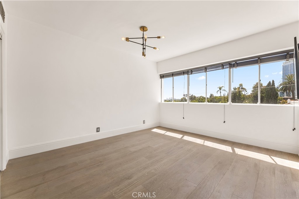 999 N Doheny 310