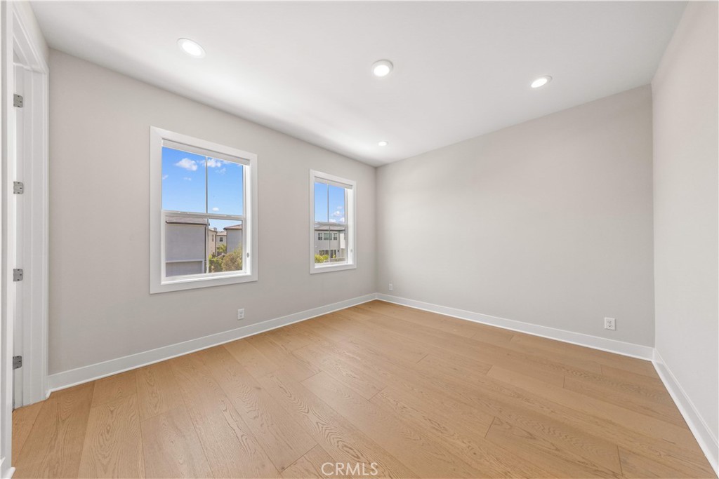 400 Riverbend