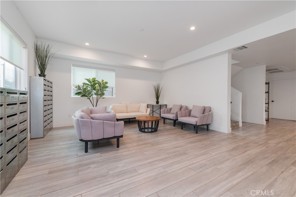 1598 W 36th
