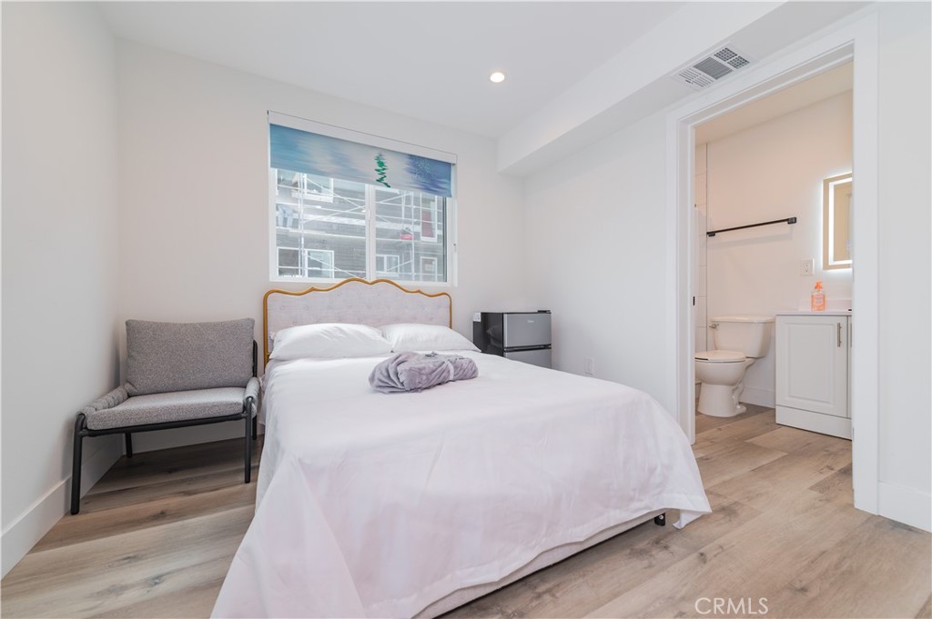1598 W 36th