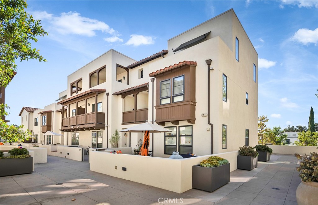820 Mission