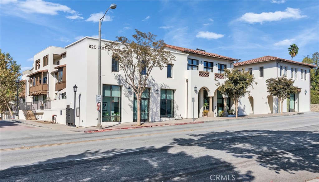820 Mission