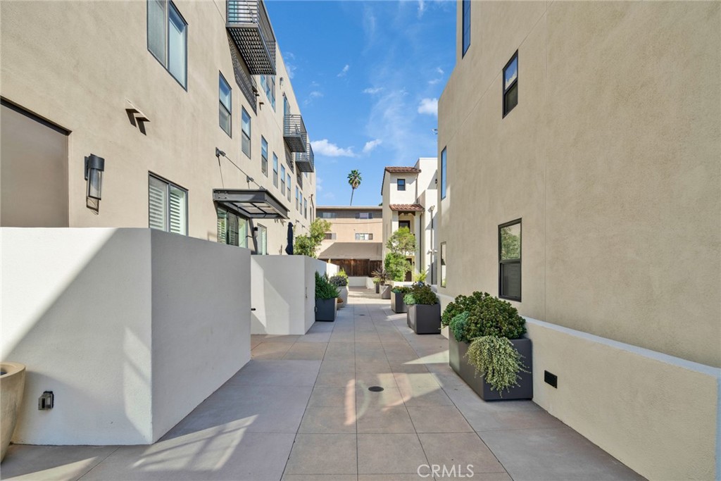 820 Mission