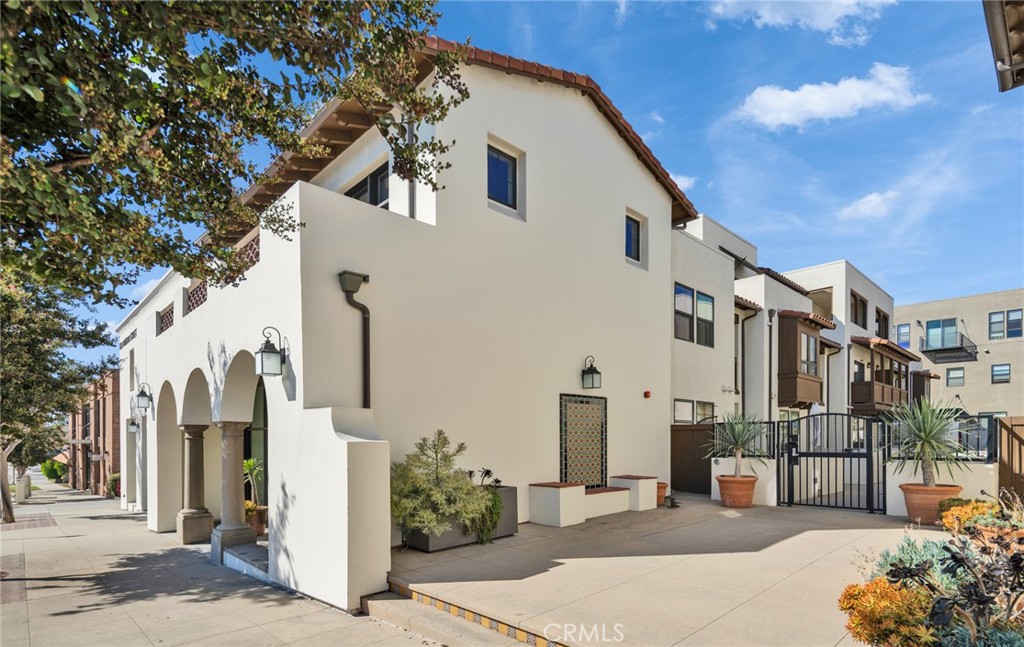 820 Mission