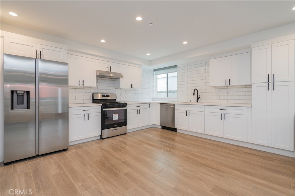 5652 La Mirada Avenue