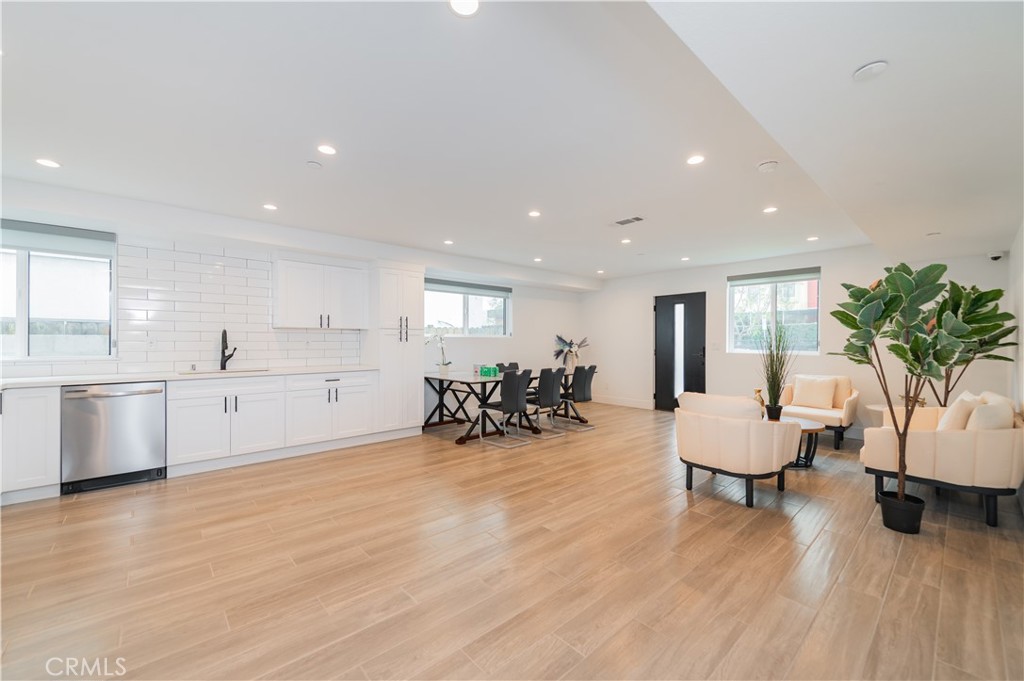 5652 La Mirada Avenue