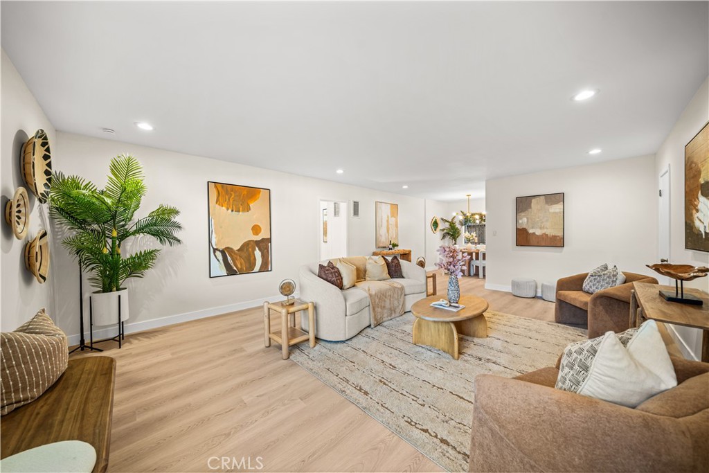 127 N Eucalyptus Avenue 4