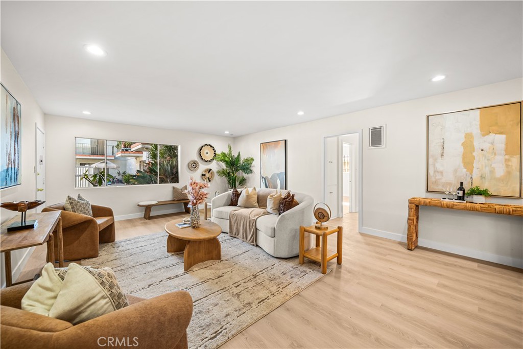 127 N Eucalyptus Avenue 4
