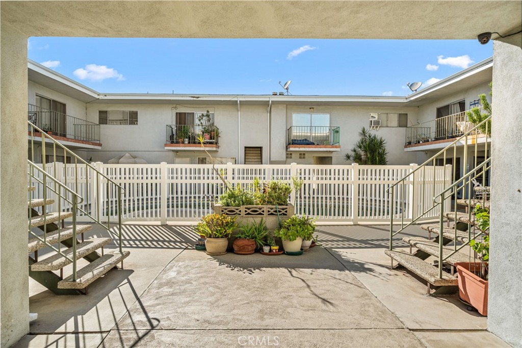 127 N Eucalyptus Avenue 4