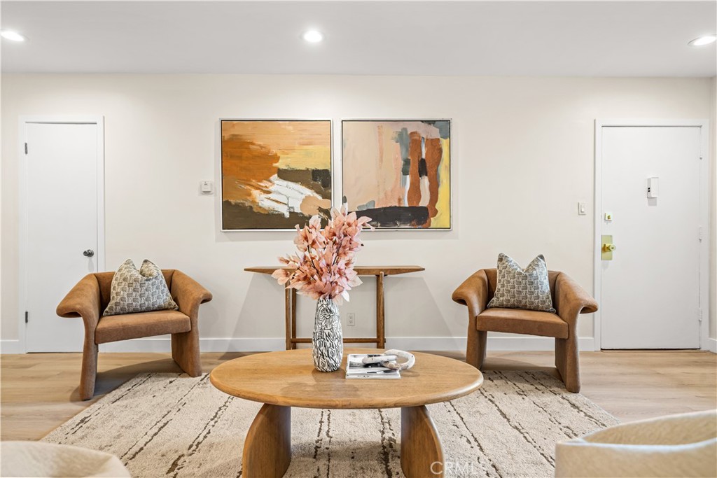 127 N Eucalyptus Avenue 4