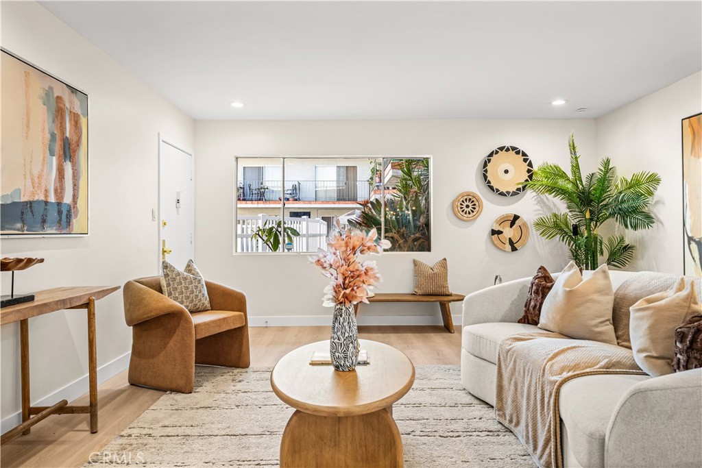 127 N Eucalyptus Avenue 4