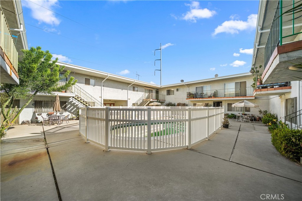 127 N Eucalyptus Avenue 4
