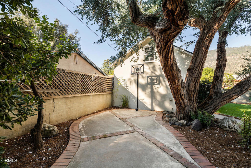 1845 Coolidge Avenue