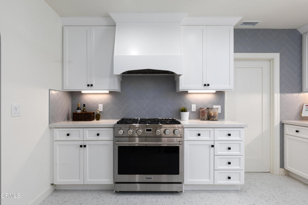 1181 N Hudson Avenue