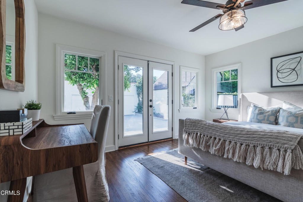 1181 N Hudson Avenue