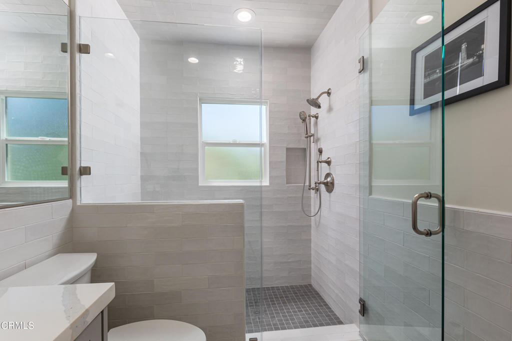 1181 N Hudson Avenue