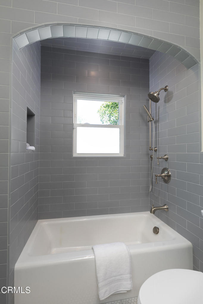 1181 N Hudson Avenue