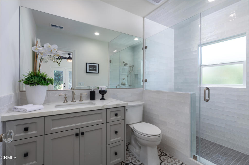 1181 N Hudson Avenue