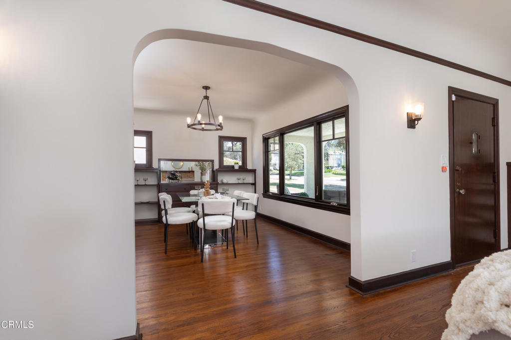 1181 N Hudson Avenue