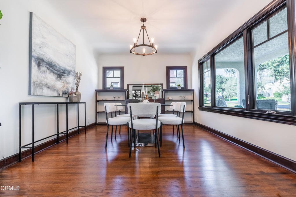 1181 N Hudson Avenue