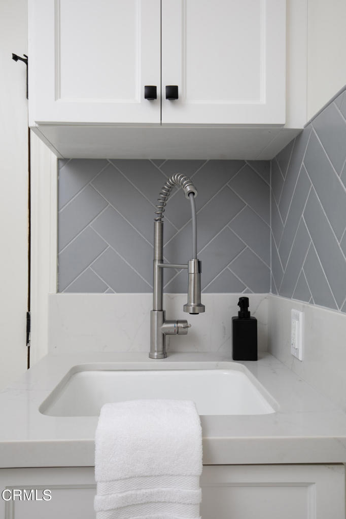 1181 N Hudson Avenue