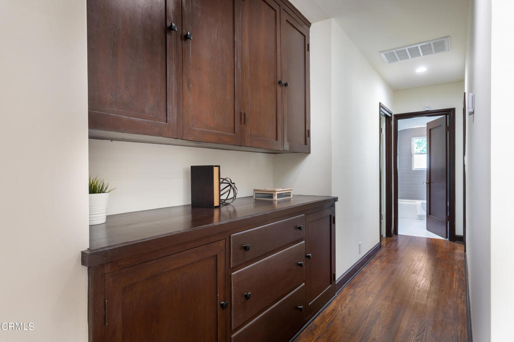 1181 N Hudson Avenue