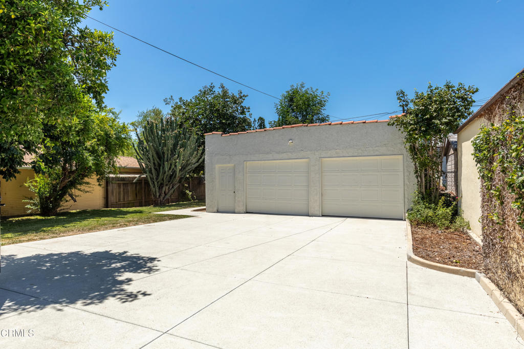 1181 N Hudson Avenue