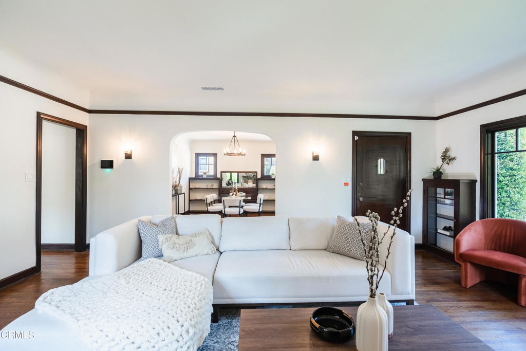 1181 N Hudson Avenue