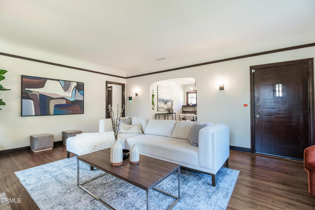 1181 N Hudson Avenue