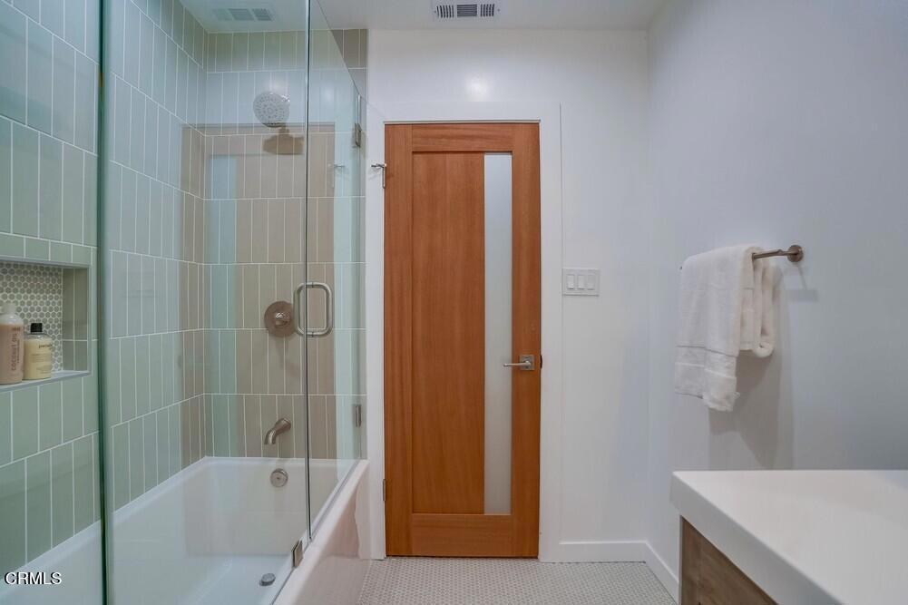 2609 E Chevy Chase Drive