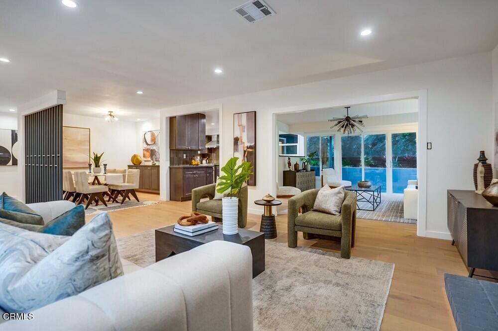 2609 E Chevy Chase Drive