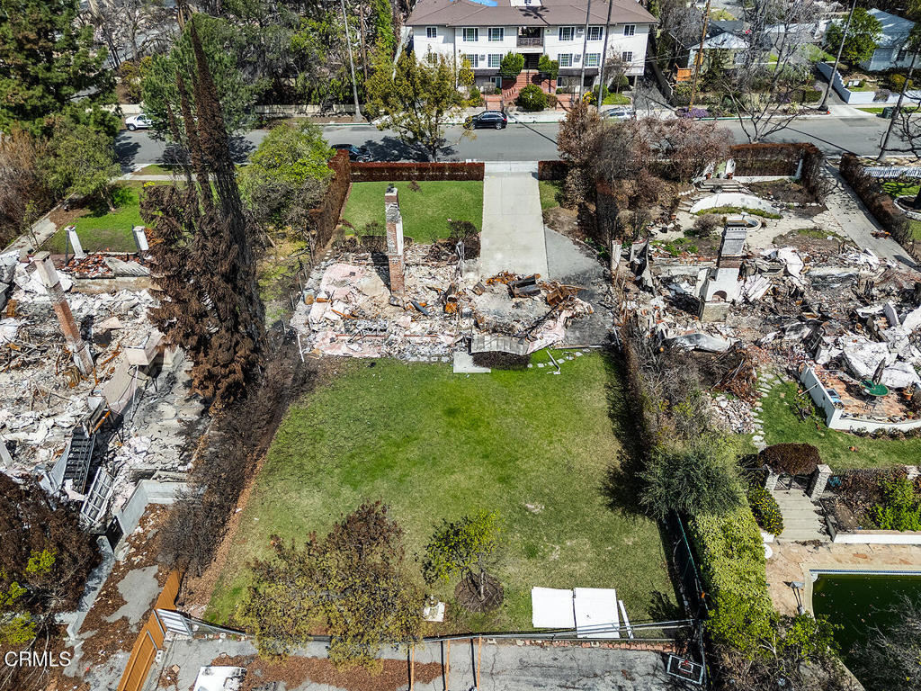 940 E Mariposa St