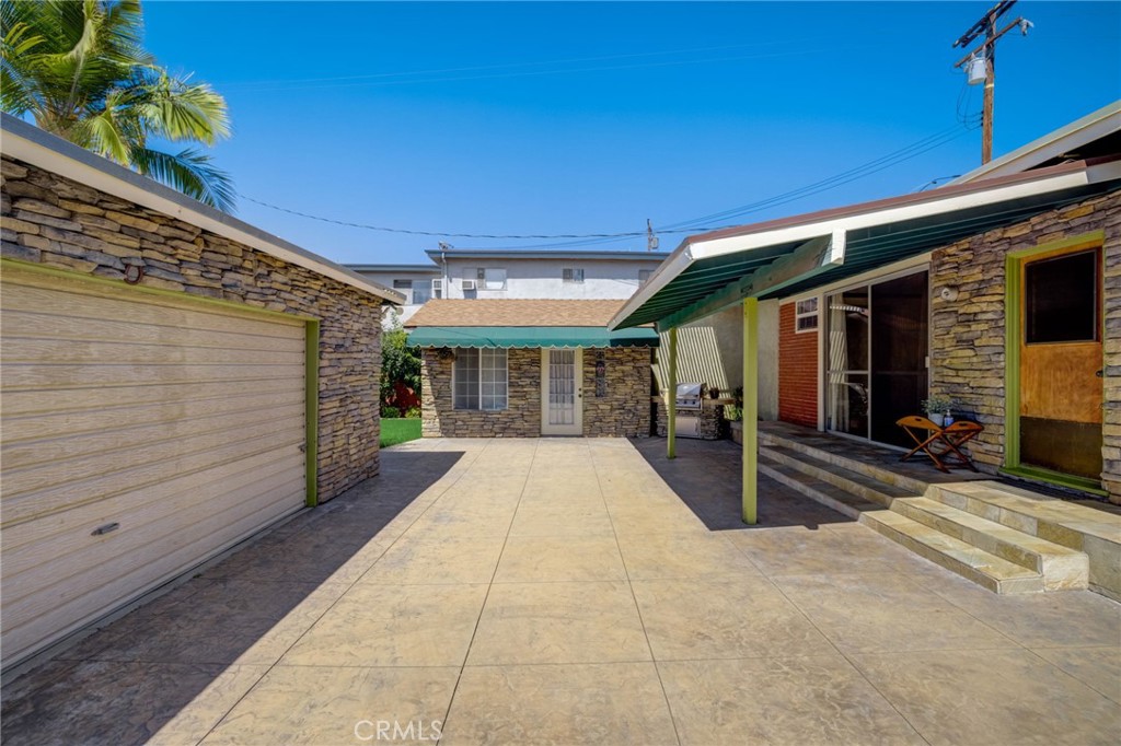 414 E Live Oak Street