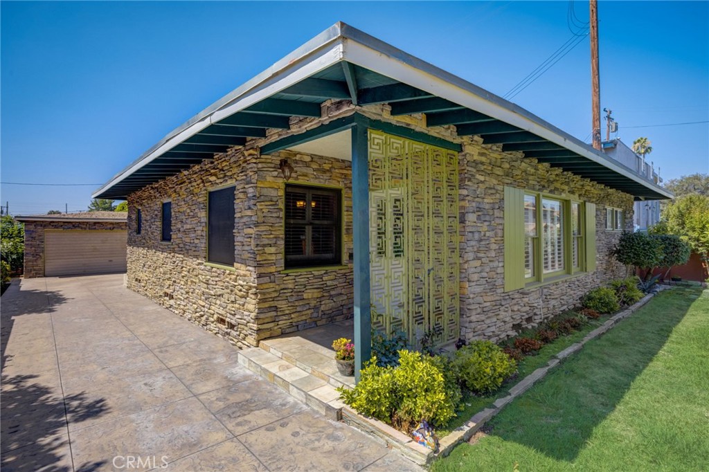 414 E Live Oak Street