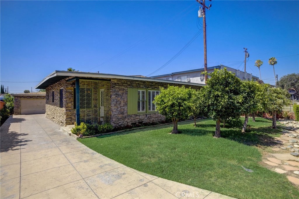 414 E Live Oak Street