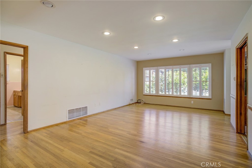 414 E Live Oak Street