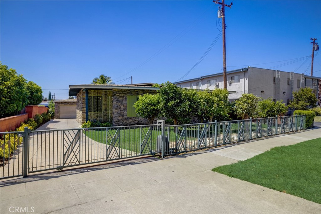 414 E Live Oak Street