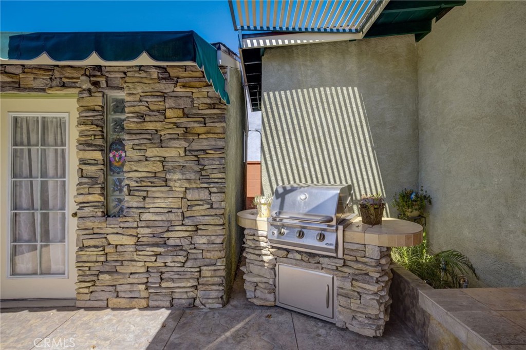 414 E Live Oak Street