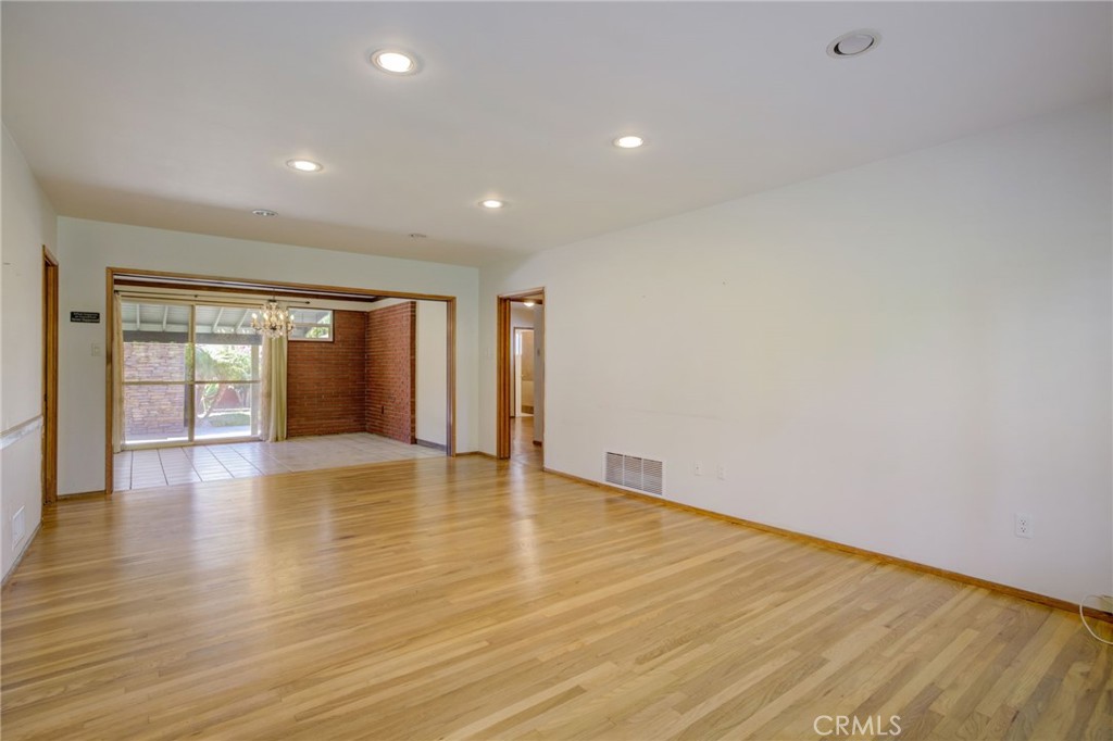 414 E Live Oak Street