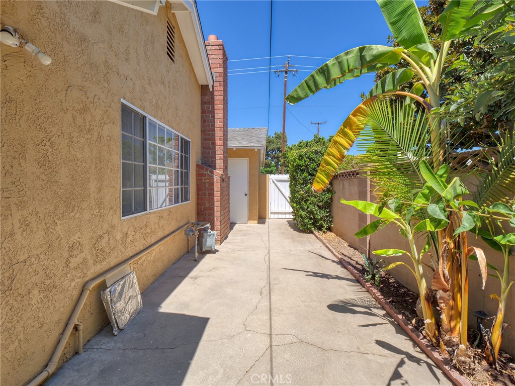 1922 E Puente Avenue