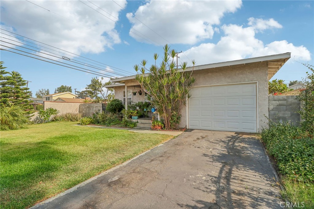 1735 W Roseway Street