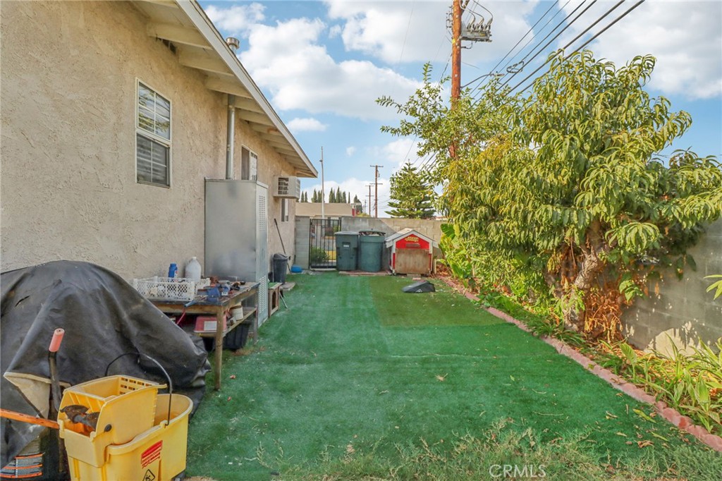 1735 W Roseway Street