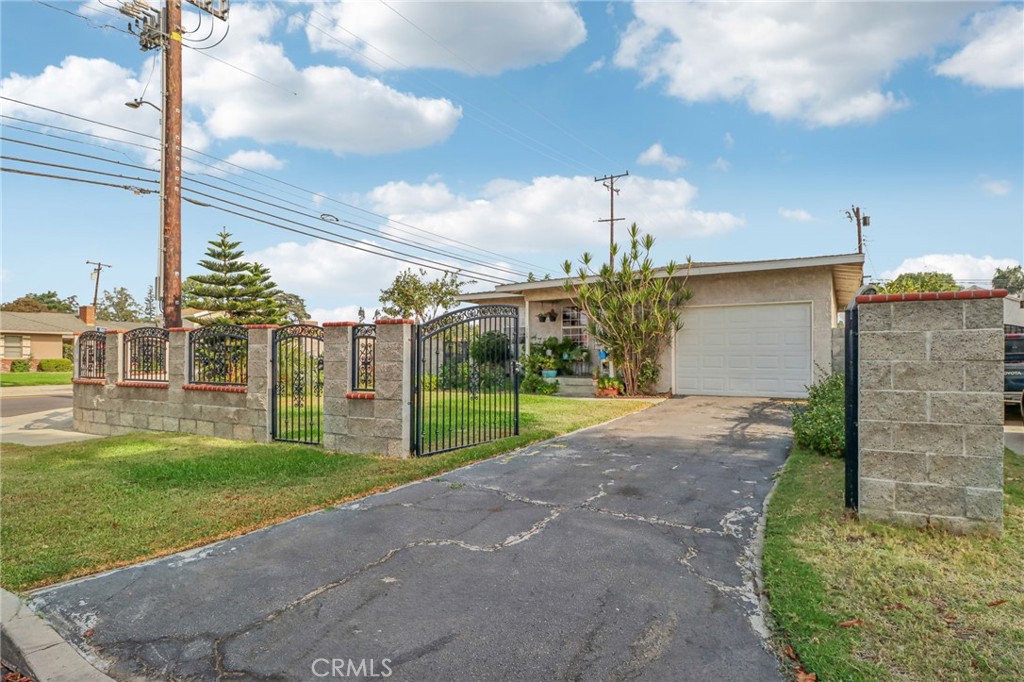 1735 W Roseway Street