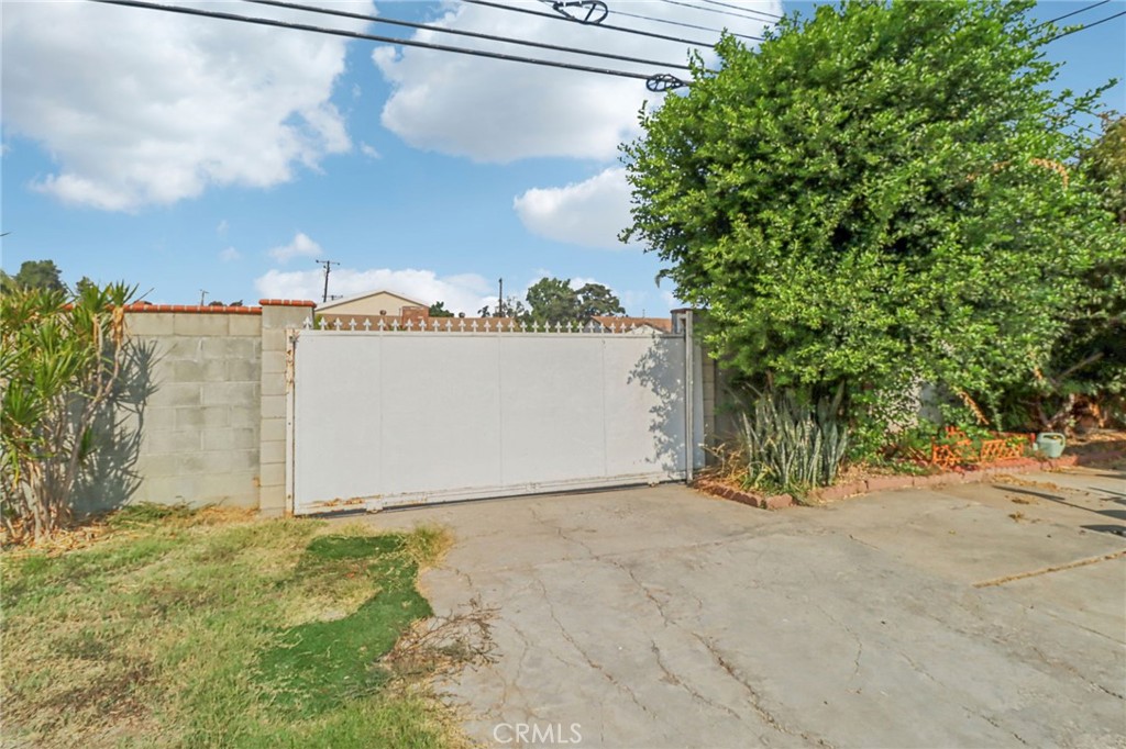 1735 W Roseway Street